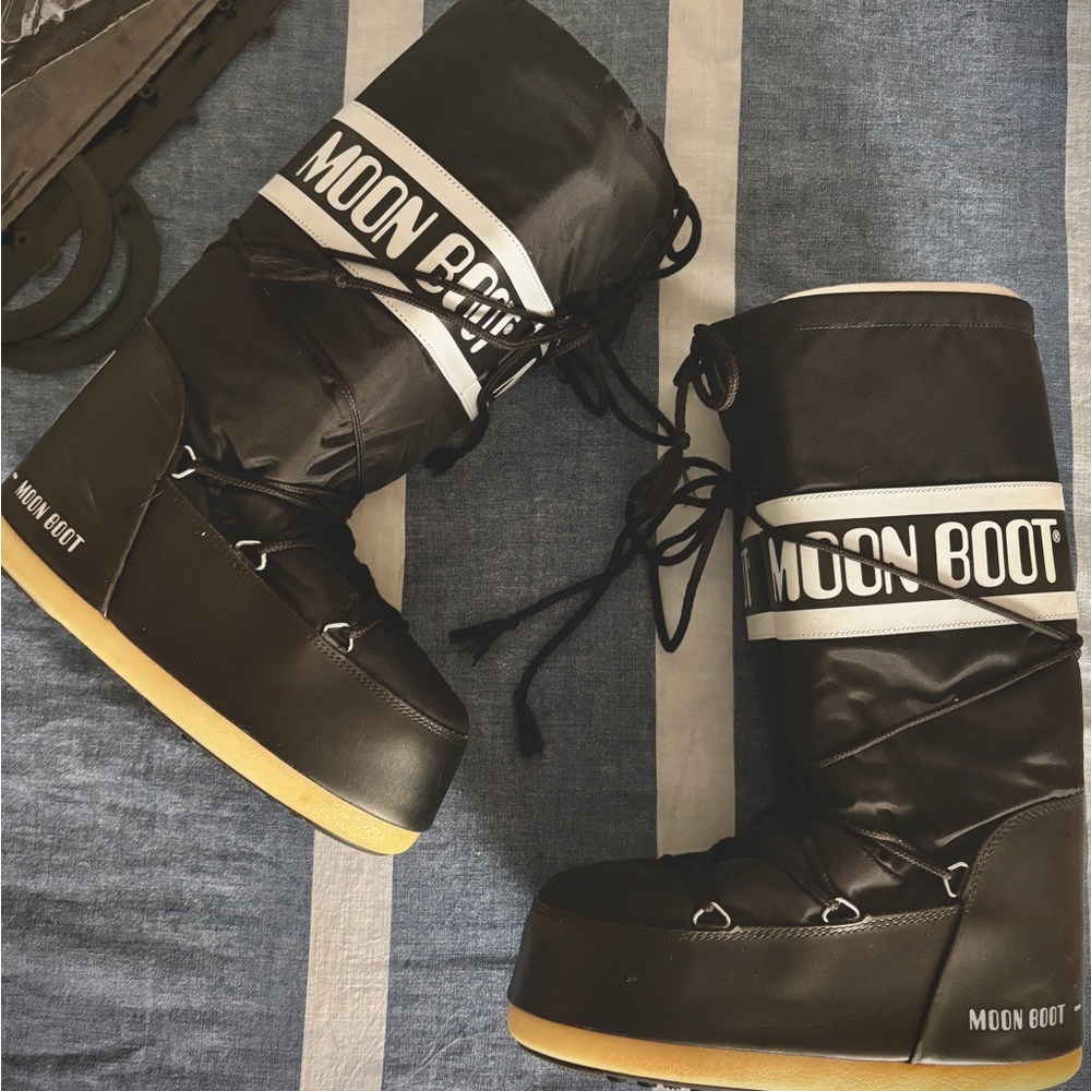 Icon Black Moon Boots